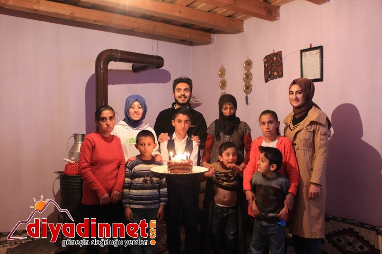 Doğum gününü ilk kez öğretmenleriyle kutladı - AĞRI2