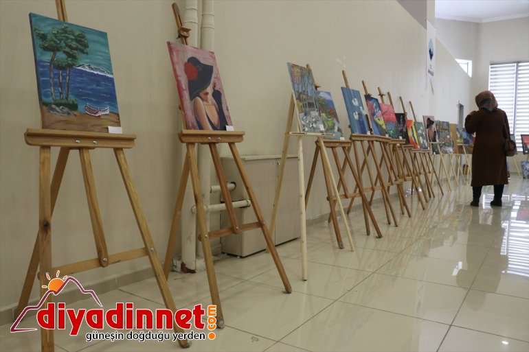 Dört duvar arasında çizilen resimler beğeni topladı