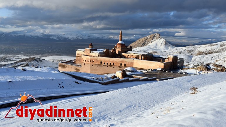 İshak Paşa Sarayı beyaza büründü