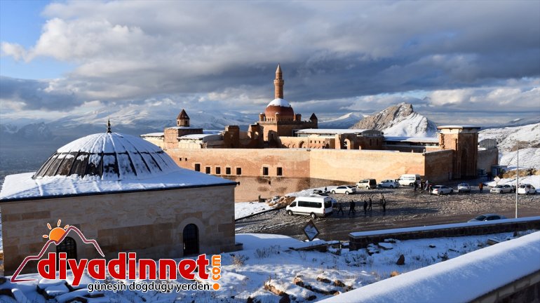 İshak Paşa Sarayı beyaza büründü3