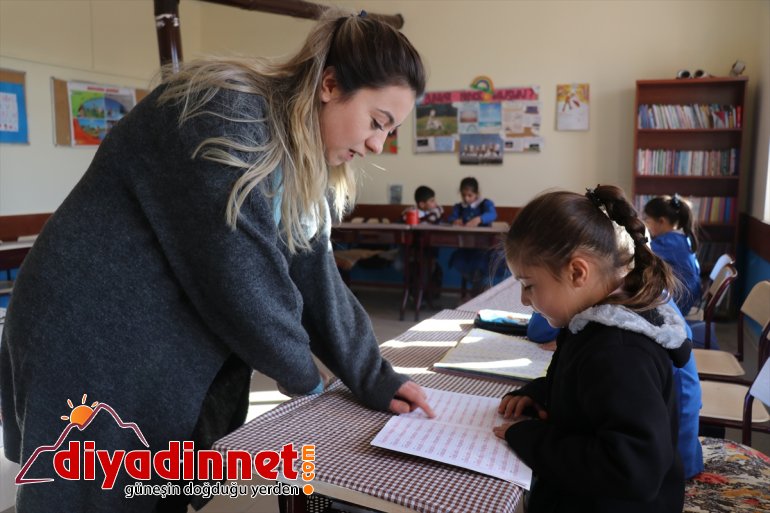 Köy okulunun hem Külkedisi hem de Pamuk Prensesi - AĞRI6
