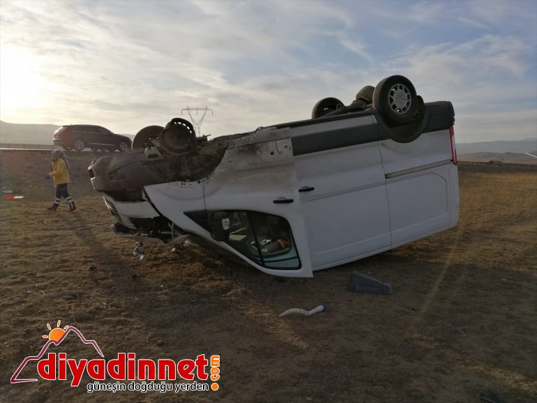 Şarampole devrilen minibüsün sürücüsü yaralandı2