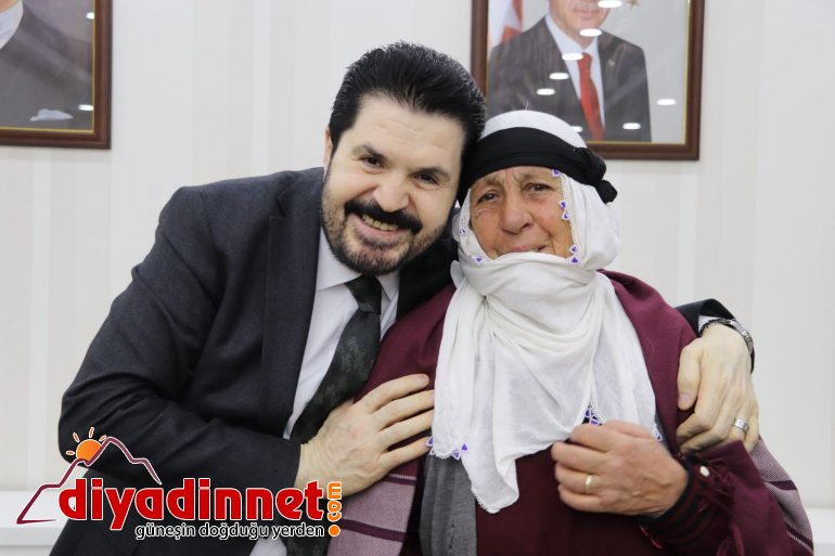 Ağrı Belediye Başkanı Savcı Sayan'ın Başkanlık makamına Sıdıka Algor teyze oturdu