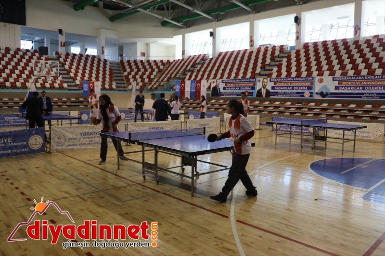 Sporculara masa tenisi desteği3