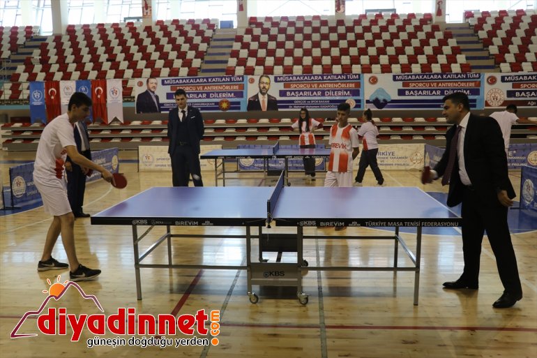 Sporculara masa tenisi desteği4