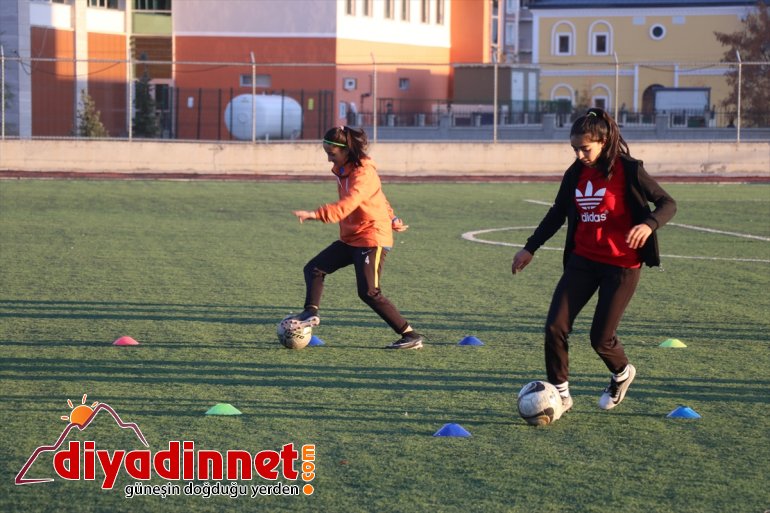 Tabuları yıkan kardelenler yeşil sahaların yıldızı oldu - AĞRI 2