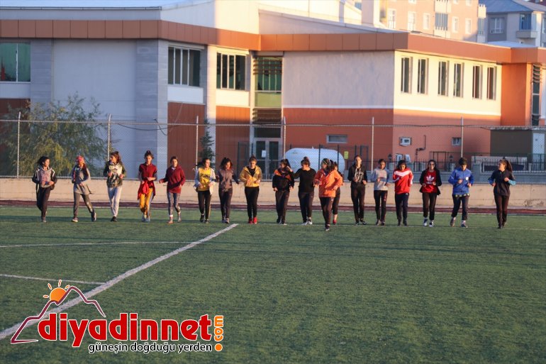 Tabuları yıkan kardelenler yeşil sahaların yıldızı oldu - AĞRI 4