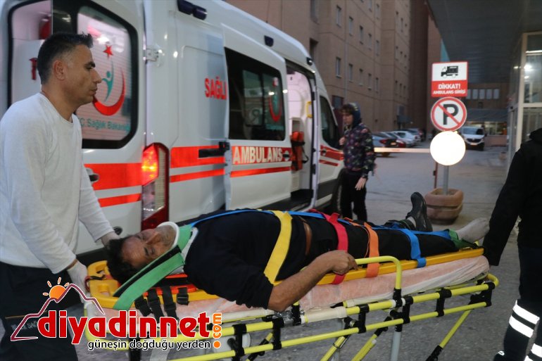 Yolcu otobüsü devrildi: 8 yaralı - ERZİNCAN 2