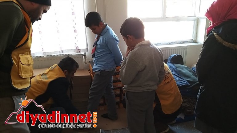 490 öğrenciye kışlık malzeme dağıtıldı - ARDAHAN3