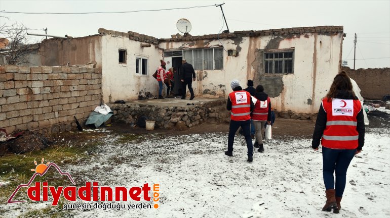 Ağrı'da ihtiyaç sahipleri 'kara kış'ta Türk Kızılay yardımlarıyla ısınıyor
