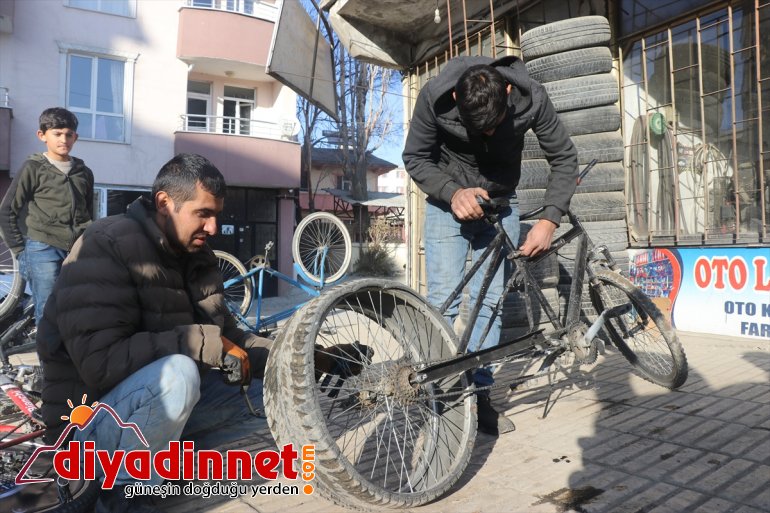 Ağrılı Bahtiyar'ın otomobil lastiği taktığı bisikleti çocukların ilgi odağı oldu