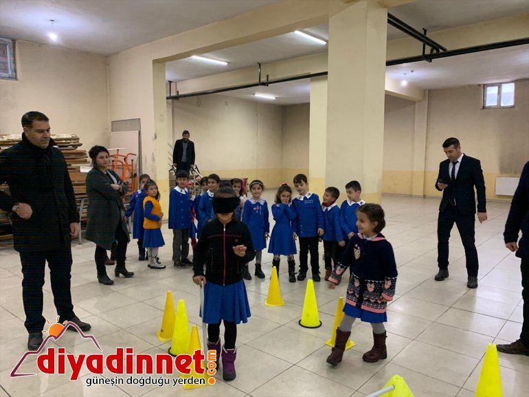 Ağrılı çocuklar, 'empati parkuru'nda görme engellileri anlamaya çalıştı