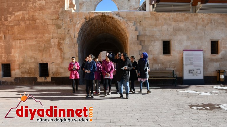 Ağrılı kız çocukları başarılarını İshak Paşa Sarayı