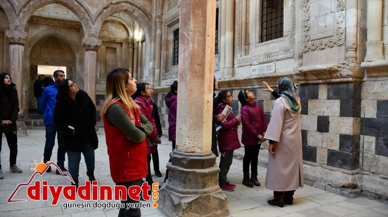 Ağrılı kız çocukları başarılarını İshak Paşa Sarayı