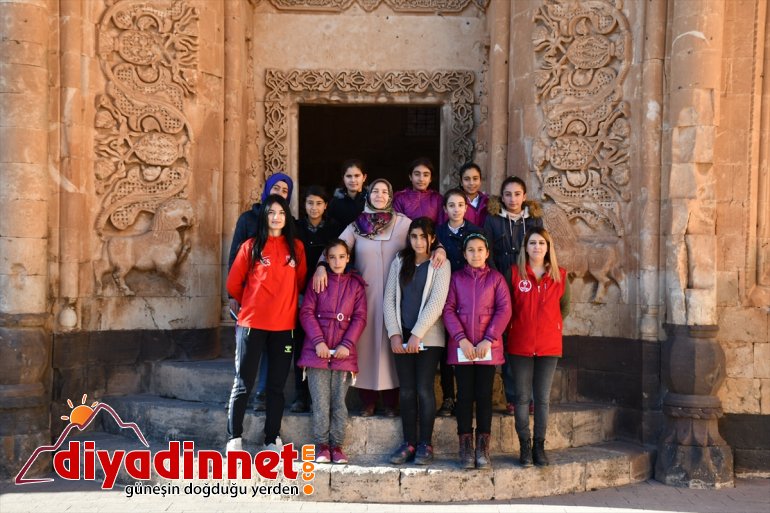 Ağrılı kız çocukları başarılarını İshak Paşa Sarayı