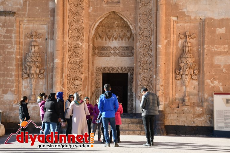 Ağrılı kız çocukları başarılarını İshak Paşa Sarayı