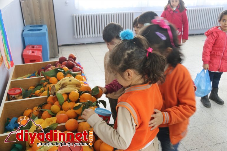 Ağrılı öğrenciler kasiyersiz kantinde organik besleniyor