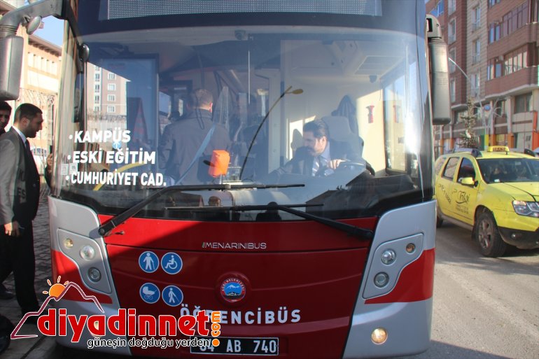 Ağrılı öğrenciler kitap okuyarak fidanlara hayat veriyor4