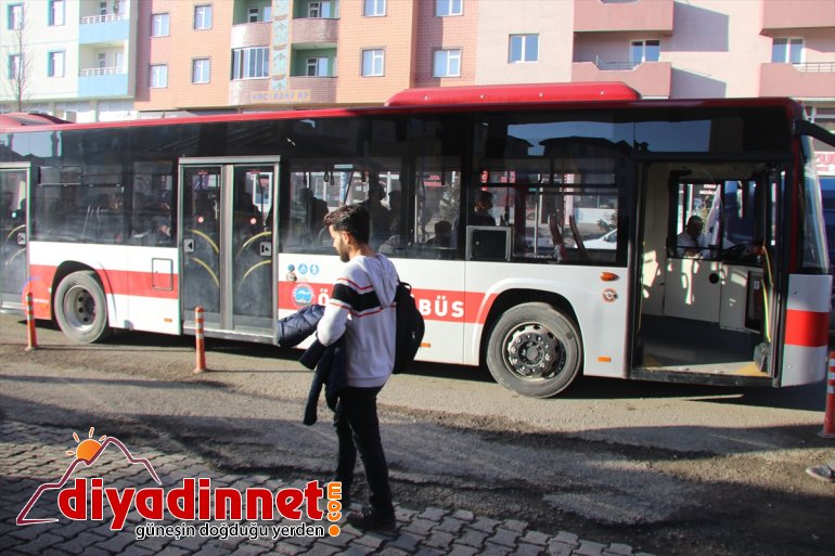 Ağrılı öğrenciler kitap okuyarak fidanlara hayat veriyor7