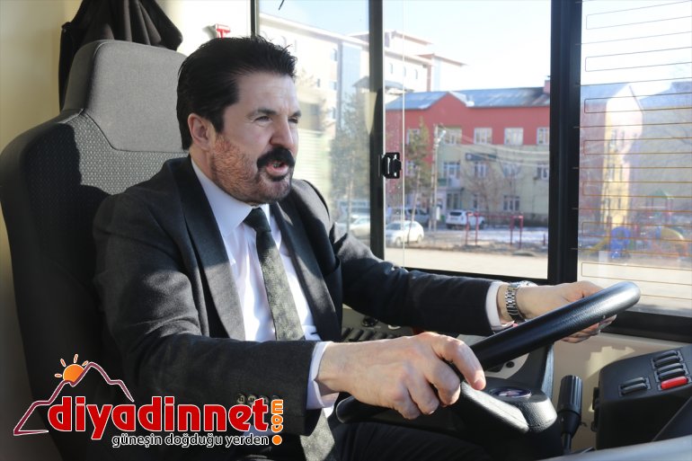 Ağrılı öğrenciler kitap okuyarak fidanlara hayat veriyor8