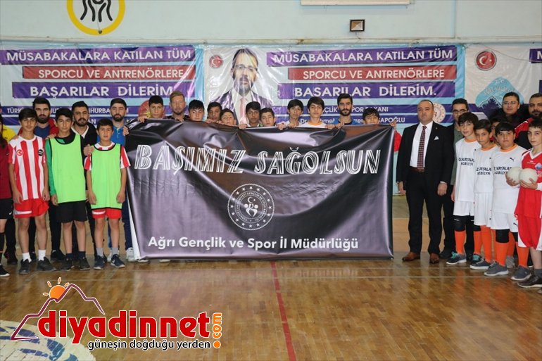 Ağrılı sporculardan trafik kazası geçiren hentbolculara destek