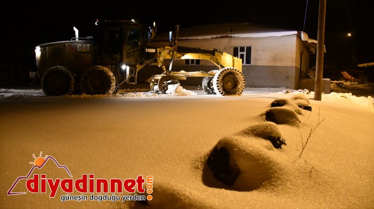 Doğubayazıt'ta yol açma çalışmaları