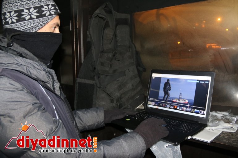 Gece nöbetindeki polisler, AA