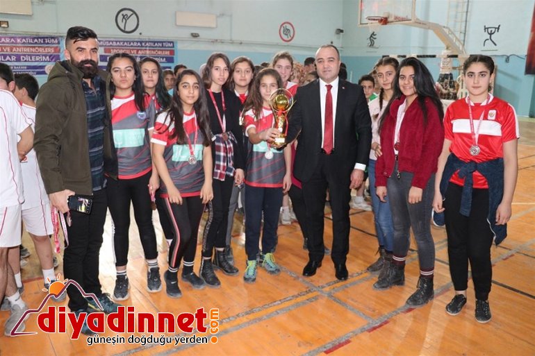 Mehmet Akif Ersoy Ortaokulu Voleybol Şampiyonu Oldu2