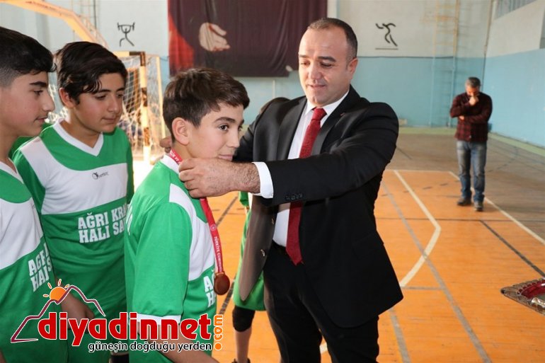 Mehmet Akif Ersoy Ortaokulu Voleybol Şampiyonu Oldu6