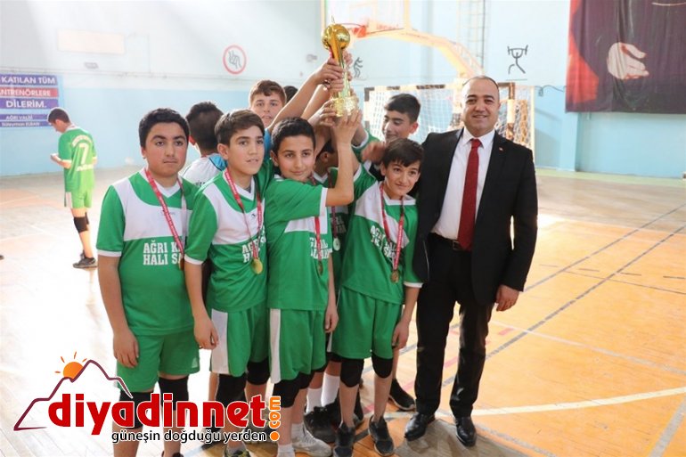 Mehmet Akif Ersoy Ortaokulu Voleybol Şampiyonu Oldu7