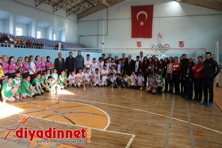 Mehmet Akif Ersoy Ortaokulu Voleybol Şampiyonu Oldu9