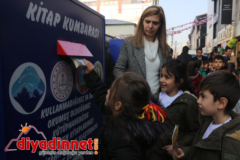 Ağrılı öğrenciler kumbarada para değil kitap biriktiriyor