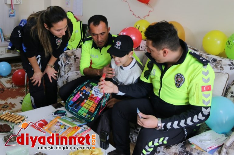 Polisliğe ilgi duyan engelli çocuğa polislerden doğum günü sürprizi - AĞRI3