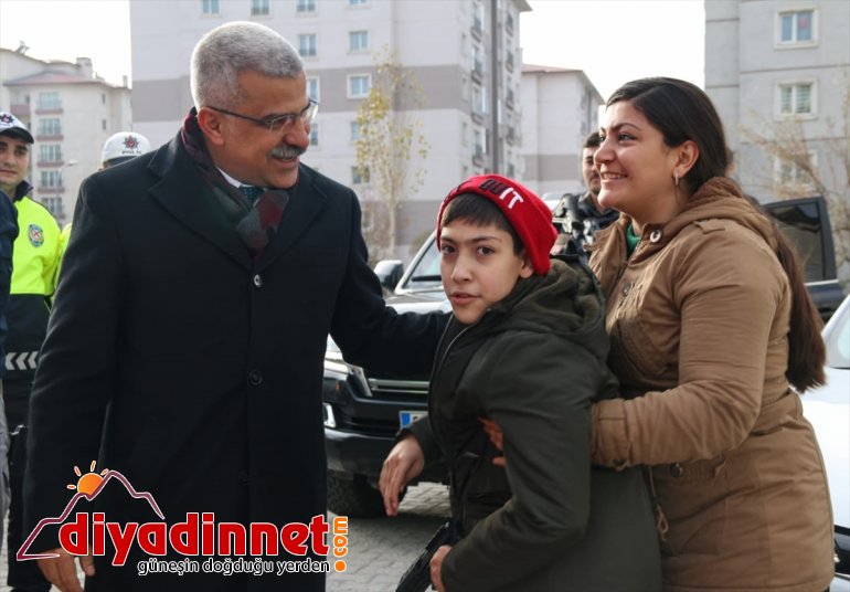 Polisliğe ilgi duyan engelli çocuğa polislerden doğum günü sürprizi - AĞRI5