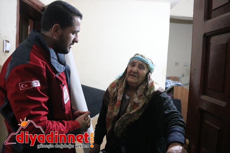 Türk Kızılay kara kışta ihtiyaç sahiplerinin yardımına koşuyor - AĞRI 12