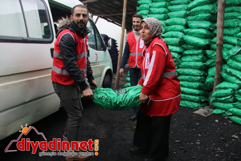 Türk Kızılay kara kışta ihtiyaç sahiplerinin yardımına koşuyor - AĞRI 3