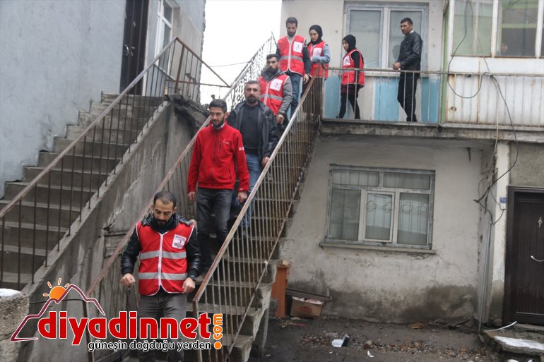 Türk Kızılay kara kışta ihtiyaç sahiplerinin yardımına koşuyor - AĞRI 4