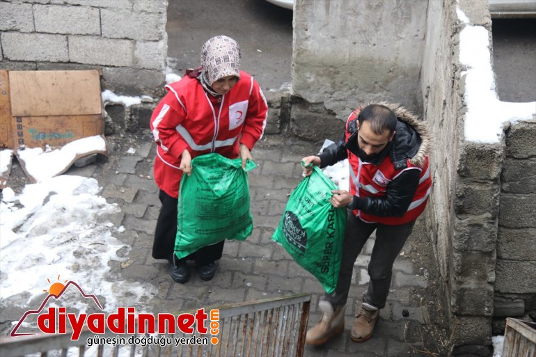 Türk Kızılay kara kışta ihtiyaç sahiplerinin yardımına koşuyor - AĞRI 7