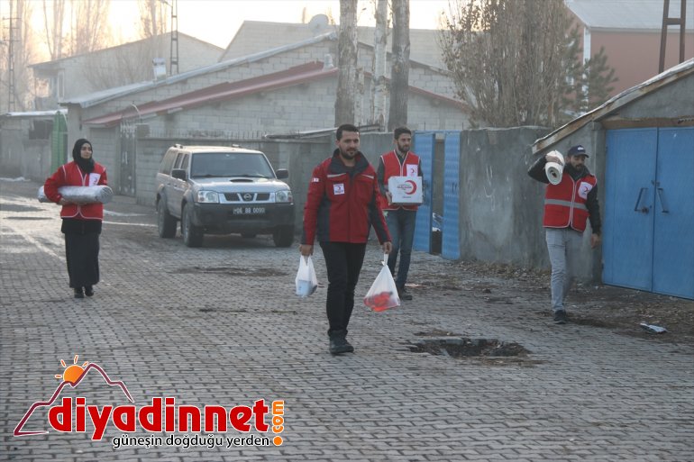Türk Kızılay kara kışta ihtiyaç sahiplerinin yardımına koşuyor - AĞRI 8