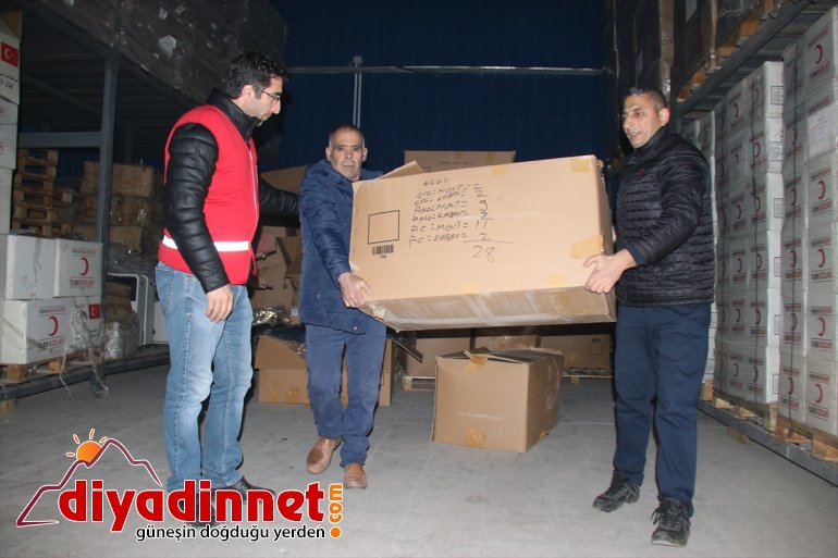 Türk Kızılayından yabancı öğrencilere giyecek yardımı - AĞRI 3