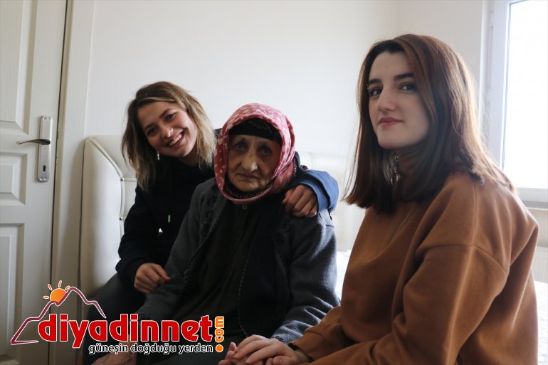 Üniversiteli kızlar, kimsesiz Naciye nineyi yalnız bırakmıyor - AĞRI 11