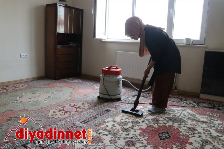 Üniversiteli kızlar, kimsesiz Naciye nineyi yalnız bırakmıyor - AĞRI 5