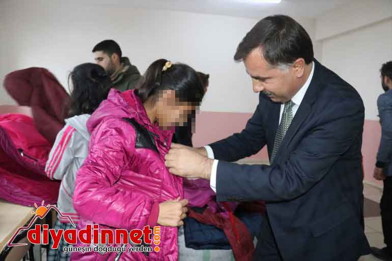 250 öğrenciye bot ve mont yardımı - AĞRI3