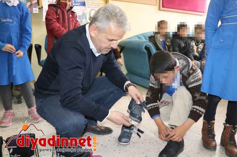 250 öğrenciye bot ve mont yardımı - AĞRI4