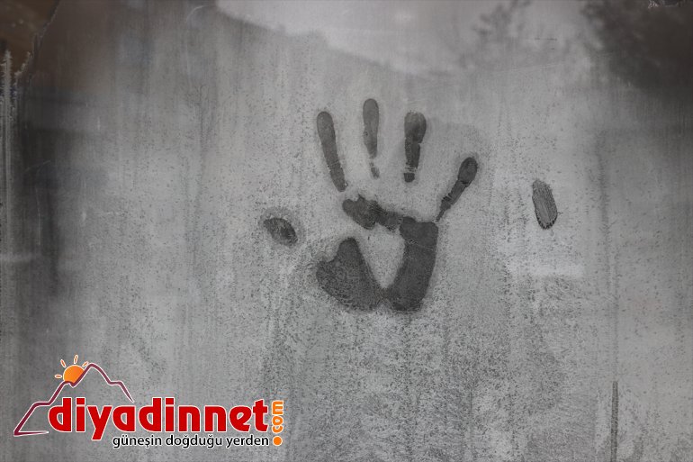 Ağrı da dondurucu soğuklar nedeniyle park halindeki çok sayıda tırın yakıt deposu dondu12