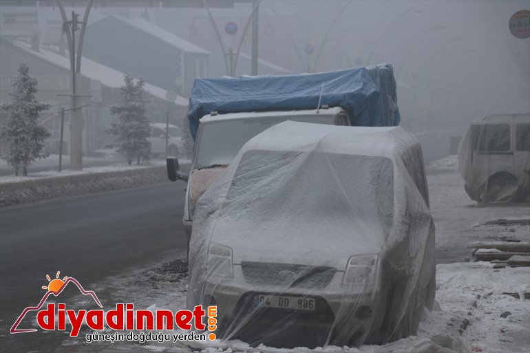 Ağrı da dondurucu soğuklar nedeniyle park halindeki çok sayıda tırın yakıt deposu dondu10