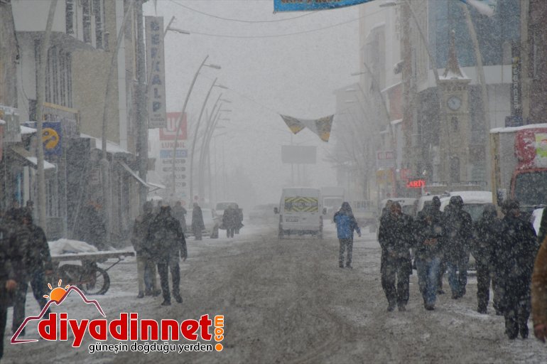 Ağrı da kar yağışı ulaşımı aksattı3