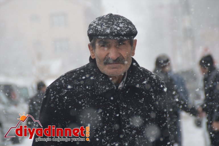 Ağrı da kar yağışı ulaşımı aksattı5