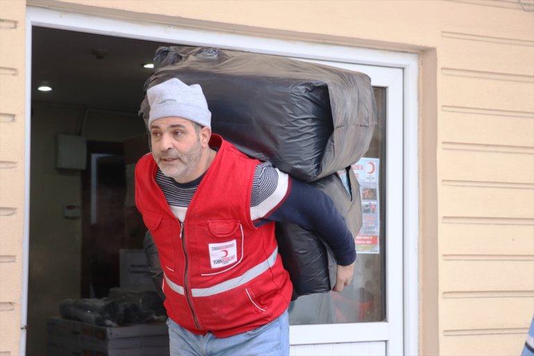 Ağrı4dan Depremzedelere destek5