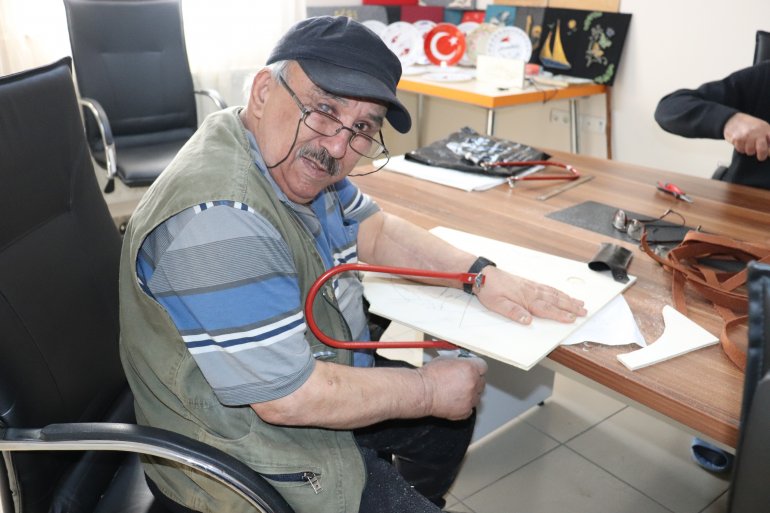 Ağrı Huzurevi sakinleri sanatla huzur buluyor5